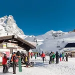 Cervinia Francois - Private Hot Tub Terrace, Location