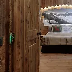 Cervinia Francois - Private Hot Tub Terrace, Location