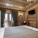 Cervinia Francois - Private Hot Tub Terrace, Location *