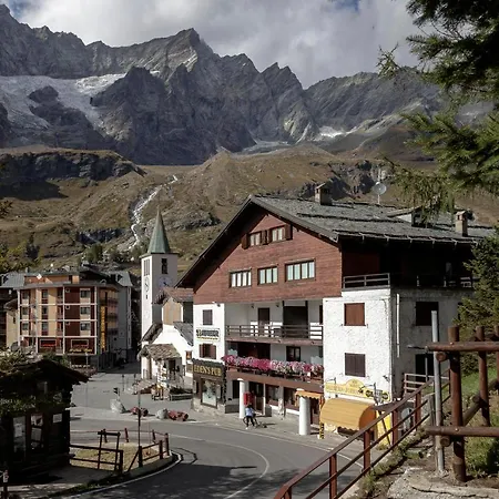 Cervinia Francois - Private Hot Tub & Mountain View *