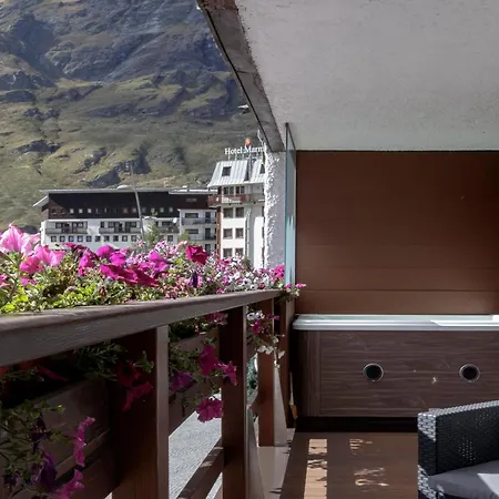 Cervinia Francois - Private Hot Tub Terrace, Location *